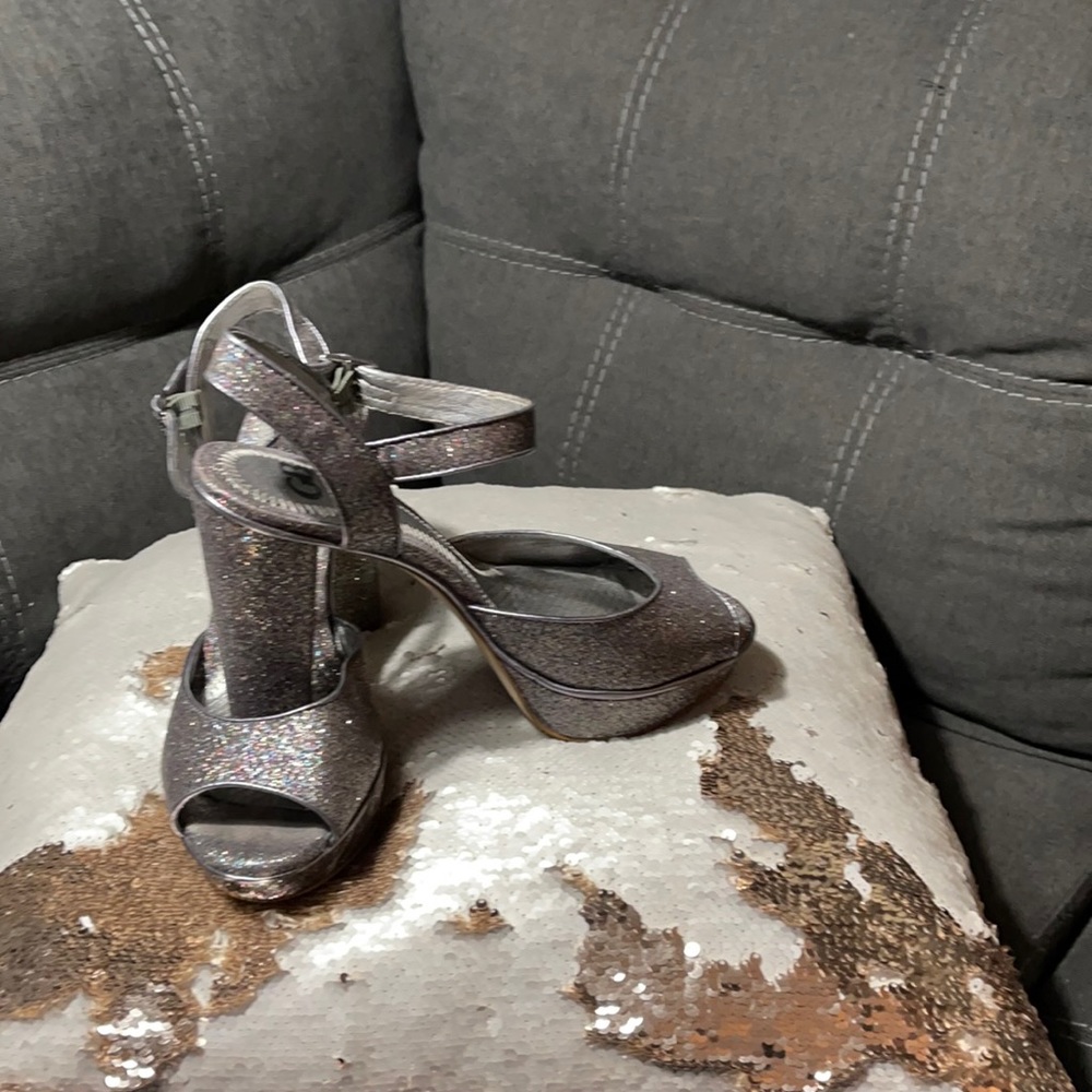 Gianni Bini Tstrap Silver Glitter Heels